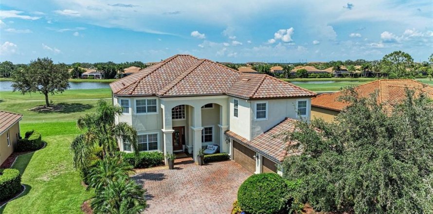 House in Bradenton, Florida 5 bedrooms, 354.33 sq.m. № 1821045
