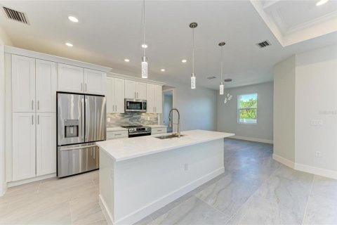 House in Venice, Florida 4 bedrooms, 169.64 sq.m. № 1655692 - photo 14