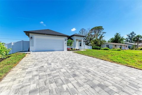House in Venice, Florida 4 bedrooms, 169.64 sq.m. № 1655692 - photo 1