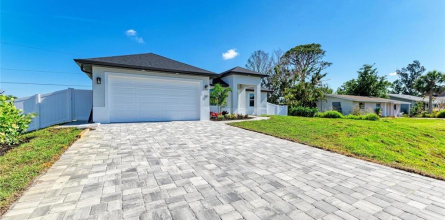 House in Venice, Florida 4 bedrooms, 169.64 sq.m. № 1655692