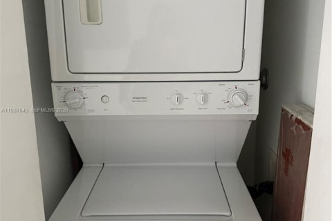 Condo in Miami, Florida  № 2051162 - photo 9