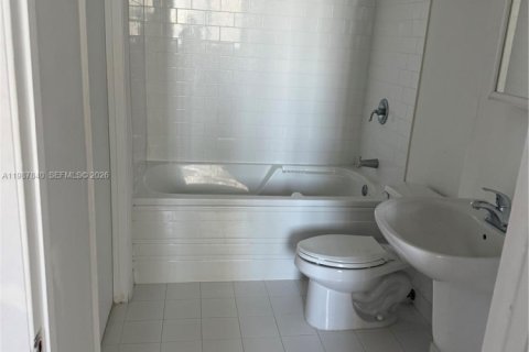 Condo in Miami, Florida  № 2051162 - photo 6