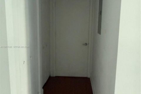 Condo in Miami, Florida  № 2051162 - photo 8