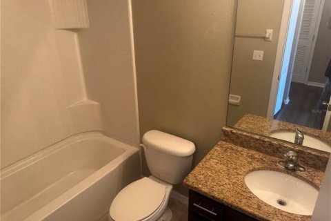 Townhouse in Brandon, Florida 3 bedrooms, 138.98 sq.m. № 1717779 - photo 26