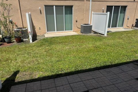 Townhouse in Brandon, Florida 3 bedrooms, 138.98 sq.m. № 1717779 - photo 30