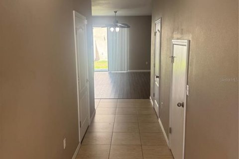 Townhouse in Brandon, Florida 3 bedrooms, 138.98 sq.m. № 1717779 - photo 12