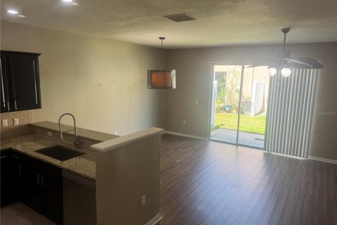 Townhouse in Brandon, Florida 3 bedrooms, 138.98 sq.m. № 1717779 - photo 4