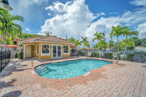 Condominio en venta en Hallandale Beach, Florida, 2 dormitorios, 105.54 m2 № 2008248 - foto 29