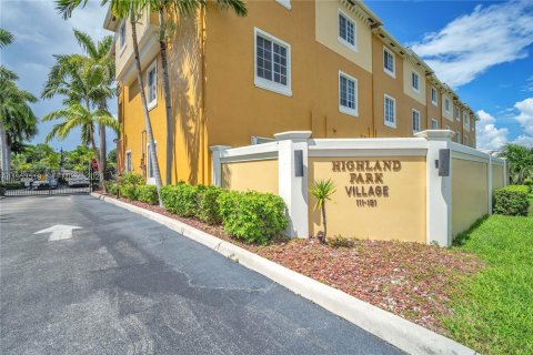 Condominio en venta en Hallandale Beach, Florida, 2 dormitorios, 105.54 m2 № 2008248 - foto 27