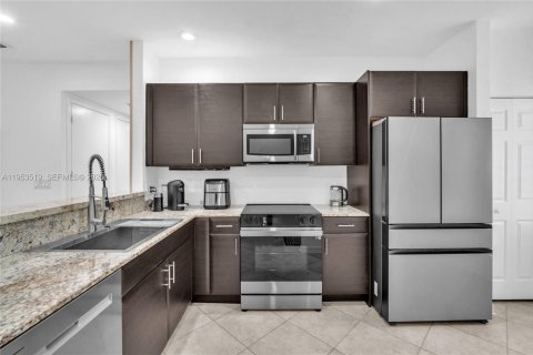 Condominio en venta en Hallandale Beach, Florida, 2 dormitorios, 105.54 m2 № 2008248 - foto 4