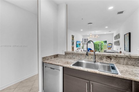 Condominio en venta en Hallandale Beach, Florida, 2 dormitorios, 105.54 m2 № 2008248 - foto 6