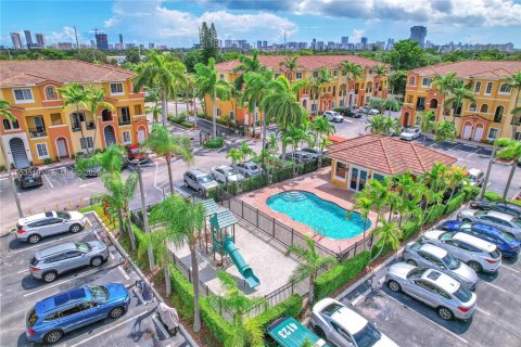 Condominio en venta en Hallandale Beach, Florida, 2 dormitorios, 105.54 m2 № 2008248 - foto 30