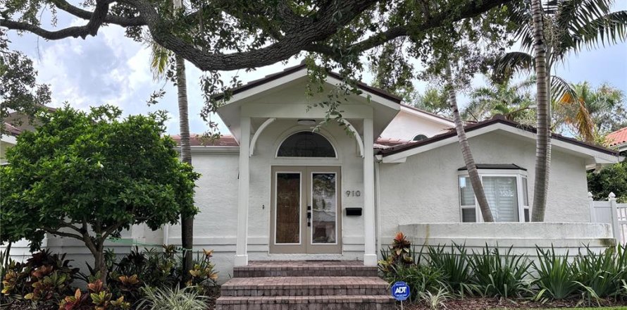 Casa en Saint Petersburg, Florida 3 dormitorios, 252.32 m2 № 1868851