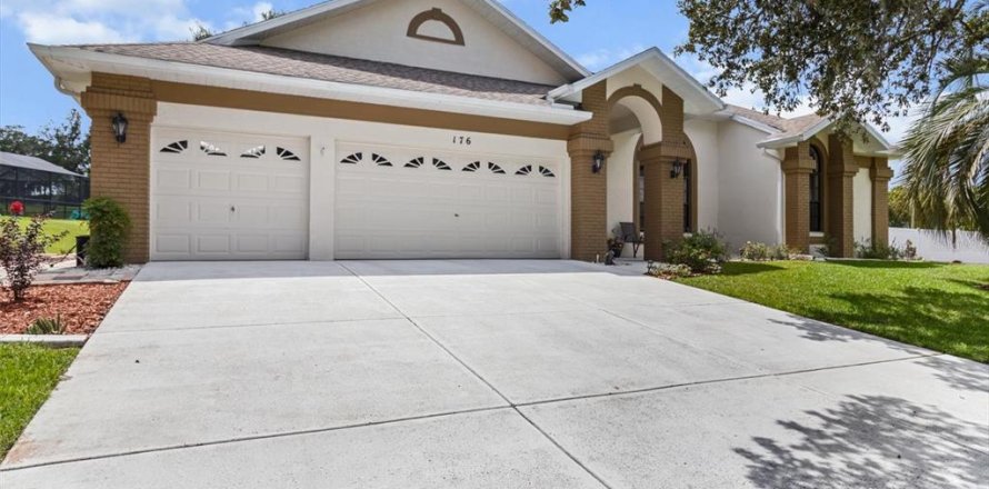 House in Lecanto, Florida 3 bedrooms, 176.98 sq.m. № 1879397