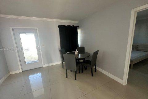 Condominio en alquiler en North Miami Beach, Florida, 2 dormitorios, 77.95 m2 № 2050460 - foto 4