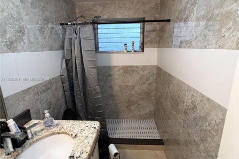 Condominio en alquiler en North Miami Beach, Florida, 2 dormitorios, 77.95 m2 № 2050460 - foto 3