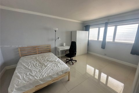 Condominio en alquiler en North Miami Beach, Florida, 2 dormitorios, 77.95 m2 № 2050460 - foto 2