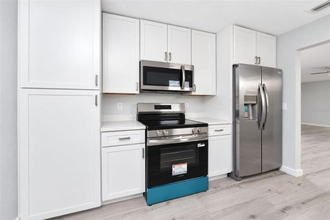 Condo in Nokomis, Florida, 2 bedrooms  № 2396324 - photo 19