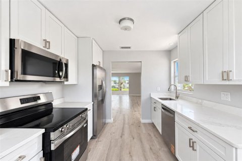 Condo in Nokomis, Florida, 2 bedrooms  № 2396324 - photo 23