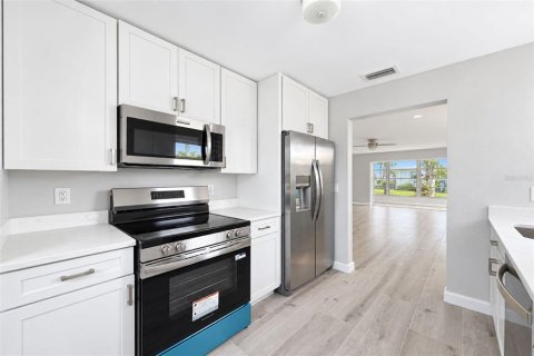 Condo in Nokomis, Florida, 2 bedrooms  № 2396324 - photo 25