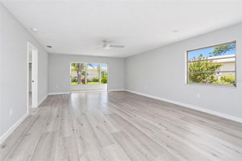 Condo in Nokomis, Florida, 2 bedrooms  № 2396324 - photo 9