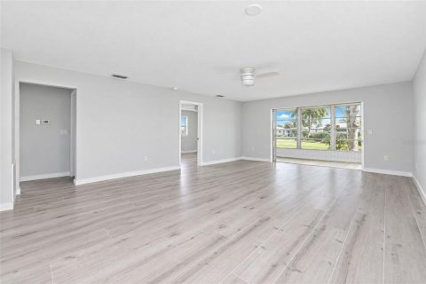 Condo in Nokomis, Florida, 2 bedrooms  № 2396324 - photo 10