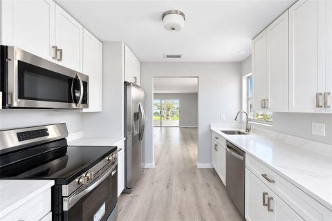 Condo in Nokomis, Florida, 2 bedrooms  № 2396324 - photo 28