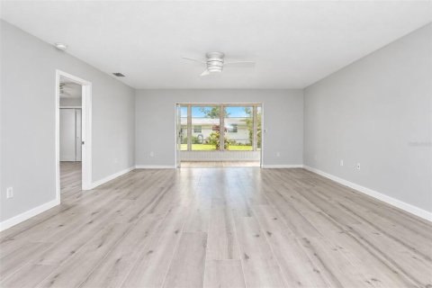 Condo in Nokomis, Florida, 2 bedrooms  № 2396324 - photo 11