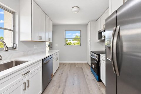Condo in Nokomis, Florida, 2 bedrooms  № 2396324 - photo 17