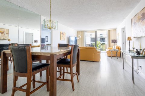 Condo in Lauderdale-by-the-Sea, Florida, 2 bedrooms  № 1865285 - photo 17