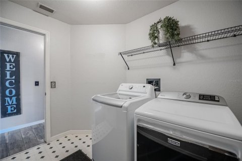 House in Mulberry, Florida 3 bedrooms, 115.2 sq.m. № 1618682 - photo 9