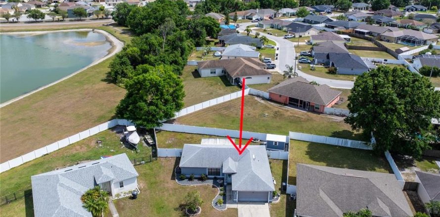 House in Mulberry, Florida 3 bedrooms, 115.2 sq.m. № 1618682
