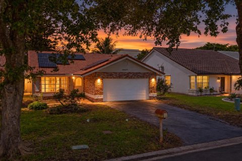 Villa ou maison à Coral Springs, Floride 4 chambres, 158.86 m2 № 2390616