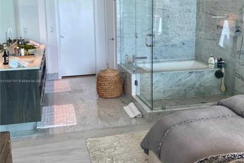 Condo in Miami, Florida, 3 bedrooms  № 2038012 - photo 17