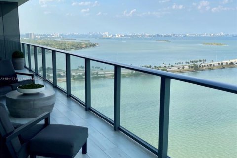 Condo in Miami, Florida, 3 bedrooms  № 2038012 - photo 1