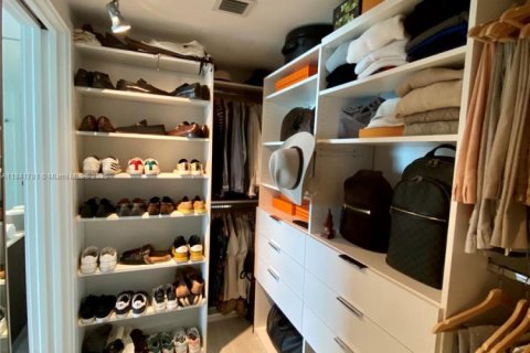 Condo in Miami, Florida, 3 bedrooms  № 2038012 - photo 14