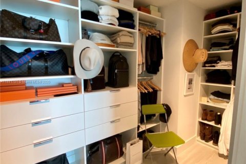 Condo in Miami, Florida, 3 bedrooms  № 2038012 - photo 15