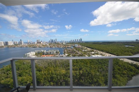 Condo in North Miami Beach, Florida, 2 bedrooms  № 1821818 - photo 4