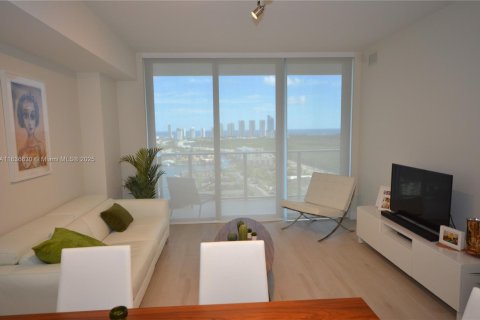 Condo in North Miami Beach, Florida, 2 bedrooms  № 1821818 - photo 13