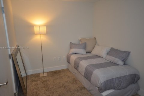 Condo in North Miami Beach, Florida, 2 bedrooms  № 1821818 - photo 16