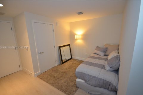 Condo in North Miami Beach, Florida, 2 bedrooms  № 1821818 - photo 17