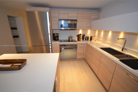 Condo in North Miami Beach, Florida, 2 bedrooms  № 1821818 - photo 9