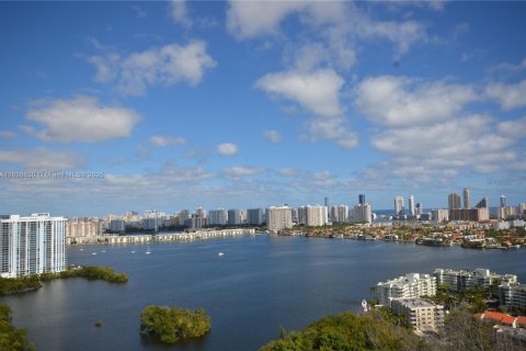 Condo in North Miami Beach, Florida, 2 bedrooms  № 1821818 - photo 3