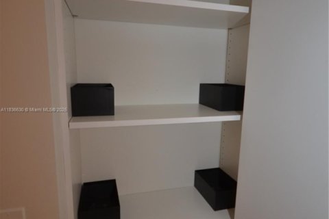 Condo in North Miami Beach, Florida, 2 bedrooms  № 1821818 - photo 21
