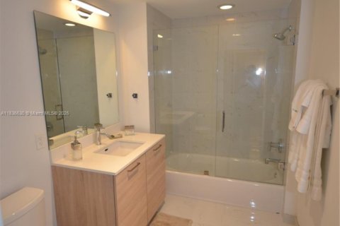 Condo in North Miami Beach, Florida, 2 bedrooms  № 1821818 - photo 20
