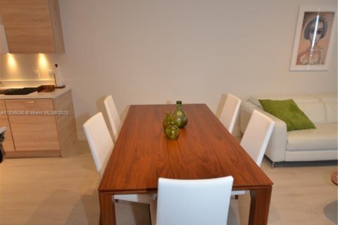 Condo in North Miami Beach, Florida, 2 bedrooms  № 1821818 - photo 11