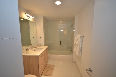 Condo in North Miami Beach, Florida, 2 bedrooms  № 1821818 - photo 19