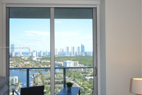 Condo in North Miami Beach, Florida, 2 bedrooms  № 1821818 - photo 27