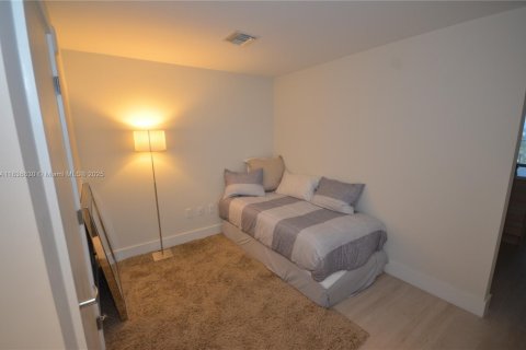Condo in North Miami Beach, Florida, 2 bedrooms  № 1821818 - photo 18