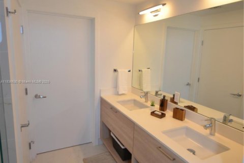 Condo in North Miami Beach, Florida, 2 bedrooms  № 1821818 - photo 29